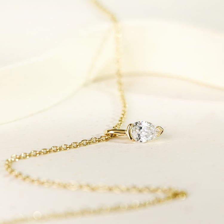 Minimalistický přívěsek ze stříbra s lab-grown diamantem ve tvaru pear Malena 161654