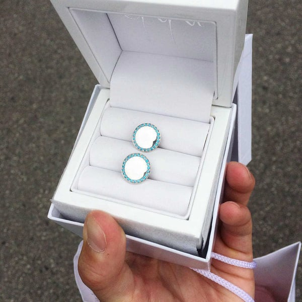 Stříbrné manžetové knoflíčky s modrými diamanty