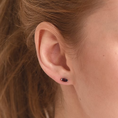 Minimalistické stříbrné náušnice s granáty Andine