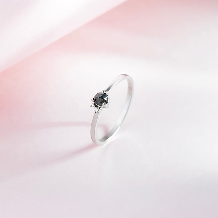 Jemný cluster prsten se salt and pepper diamantem Marine 150324