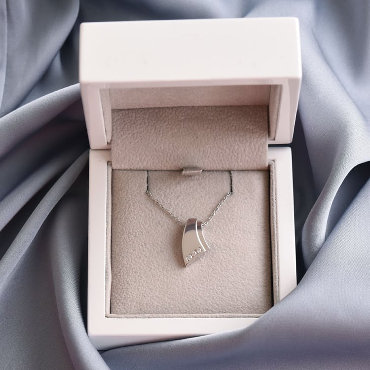 Přívěsek se třemi diamanty ze zlata 78393