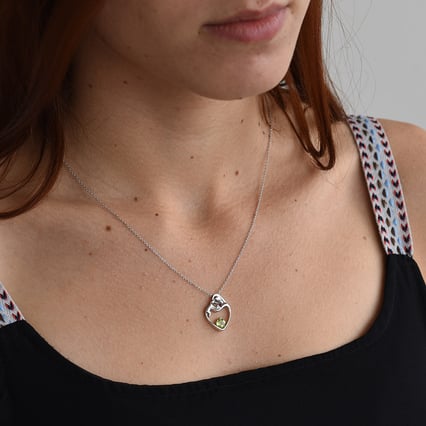 Přívěsek matka a dítě s olivínem a diamantem Ella