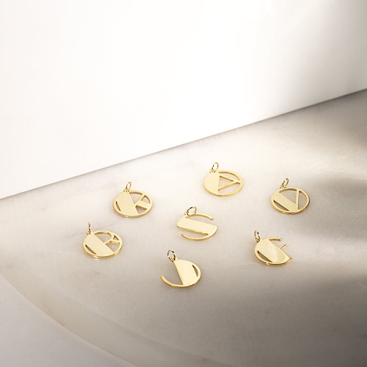 Stříbrný přívěsek s vykrojeným písmenem Alfabet 132878