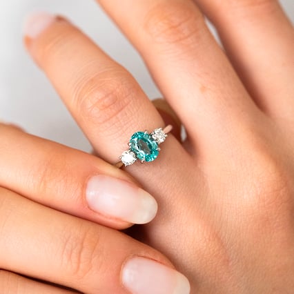 Zlatý prsten s lab-grown paraiba turmalínem a diamanty Brink
