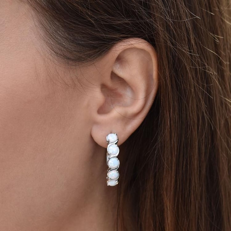 Bílé opály ve stříbrných kruhových náušnicích 35748