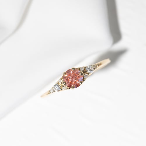 Zásnubní prsten s certifikovaným fancy pink lab-grown diamantem Diana