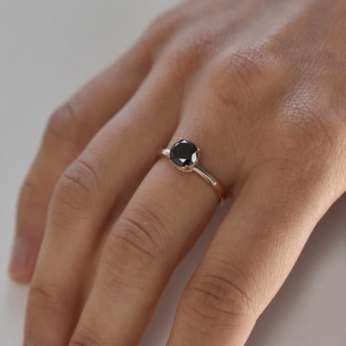Prsten s černým a bílými diamanty Xela