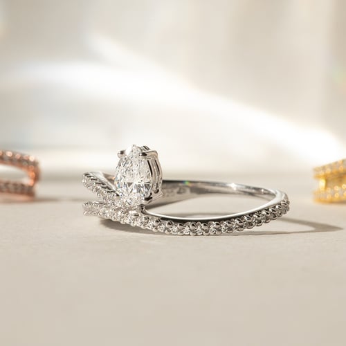 Atypický zásnubní prsten s diamanty Reptie