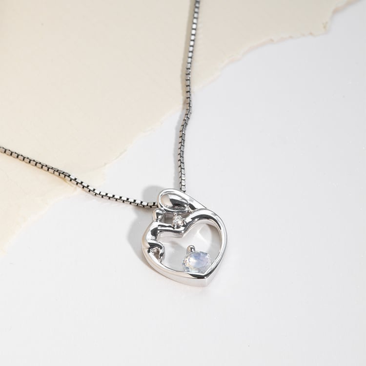 Stříbrný přívěsek matka a dítě s měsíčním kamenem a diamantem Ella 123810