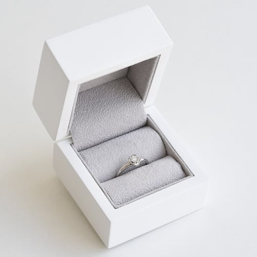 Prsten s diamantem ve stylu solitaire Catello