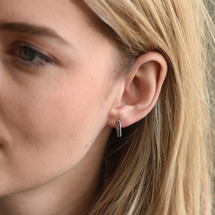 Kruhové zlaté náušnice s černými diamanty 51232