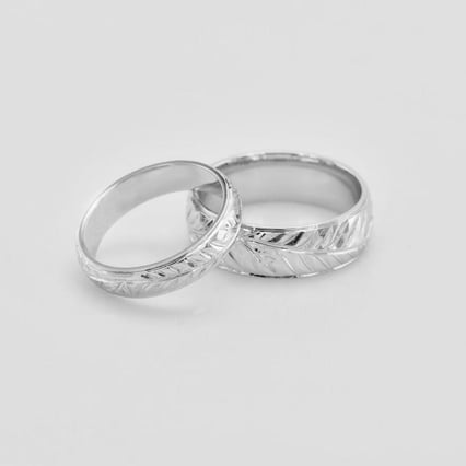 Platinové snubní prsteny s přírodním motivem Matu