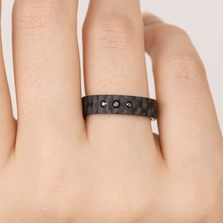 Plochý prsten z karbonu a zlata s černými diamanty Walker 164607