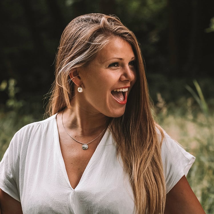 Stříbrný přívěsek z kolekce #ZaNormalniHolky s gravírem I shine 45885