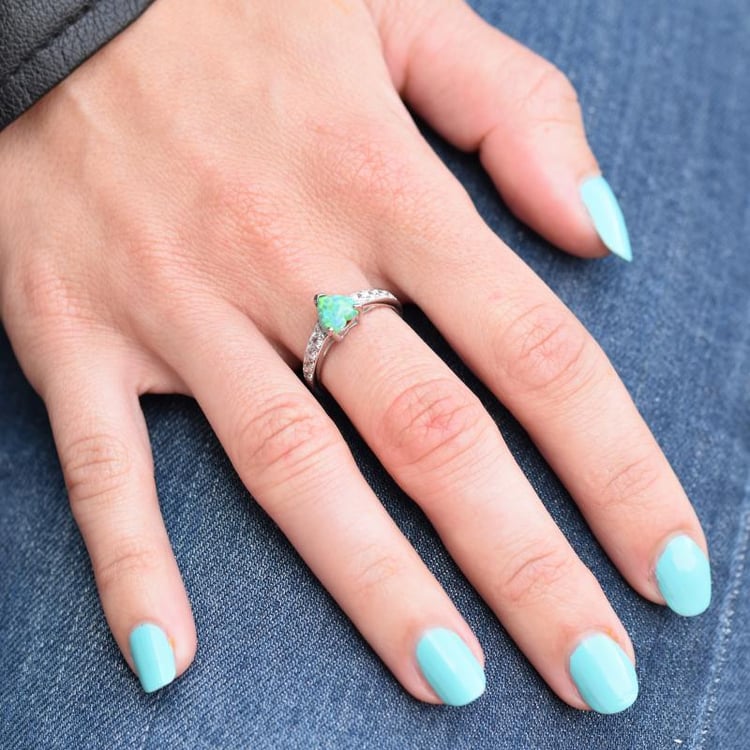 Stříbrný prsten s opálovým srdcem 12373