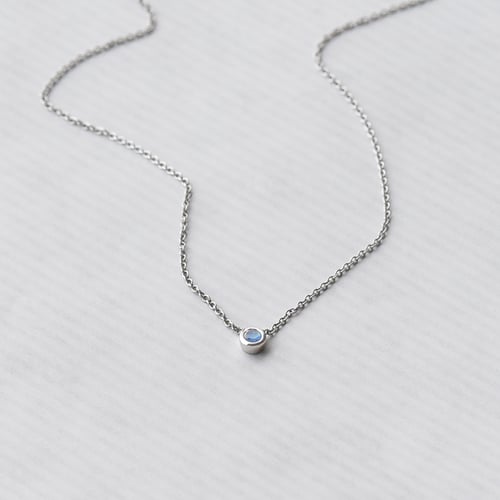 Minimalistický náhrdelník s měsíčním kamenem Glosie