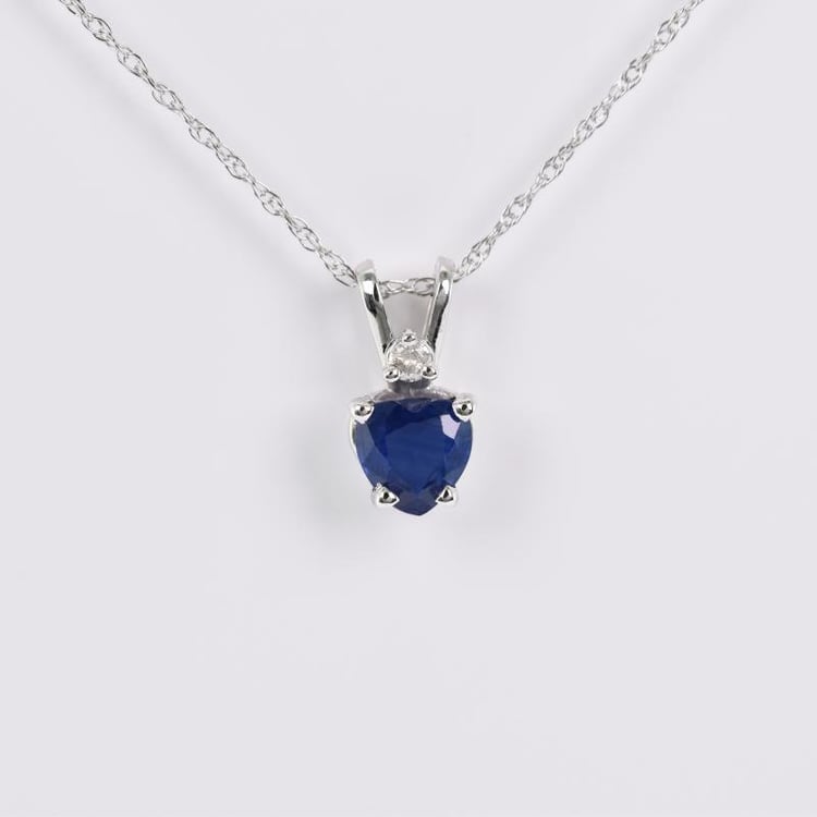 Zlatý náhrdelník se safírem 13820