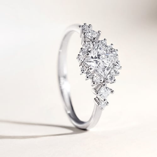 Zásnubní prsten s 0.60ct IGI princess certifikovaným lab-grown diamantem Medrie