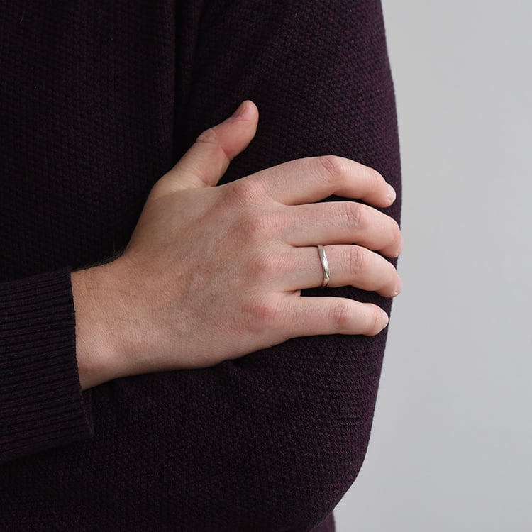 Nepravidelný snubní prsten 72711