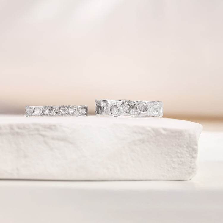 Snubní prsteny s atypickým povrchem ze zlata Iris 155647