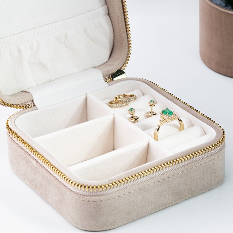 Střední béžová cestovní šperkovnice Stegall 146236