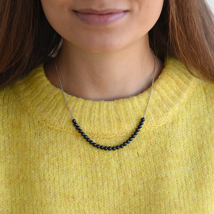 Stříbrný náhrdelník s černými perlami 58298