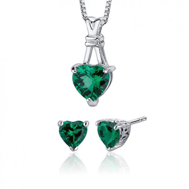 Kolekce stříbrných šperků se smaragdovými srdíčky Avasa