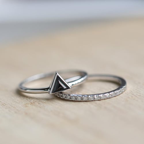 Zásnubní set prstenů ze zlata s černým trojúhelníkovým diamantem Begona