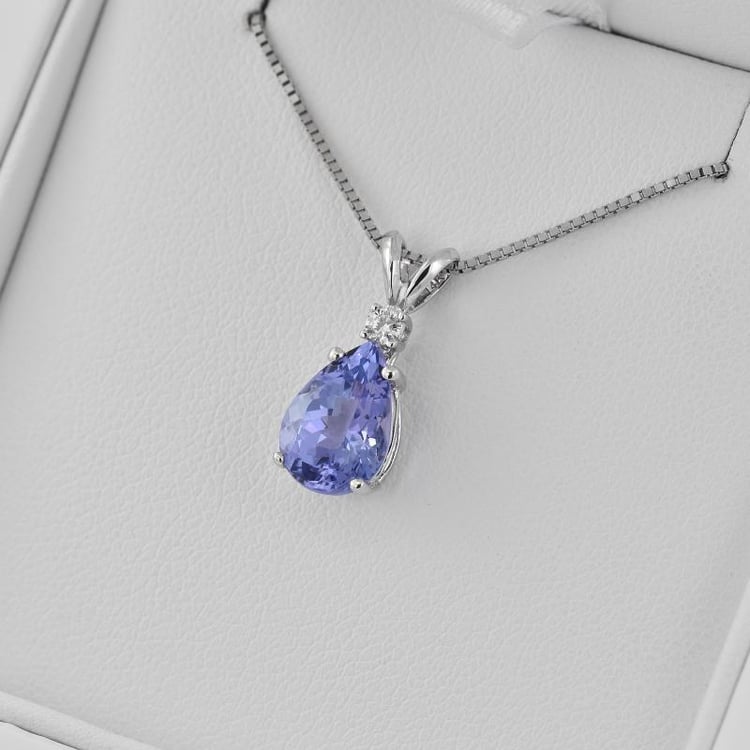 Zlatý přívěsek s pear tanzanitem 35880