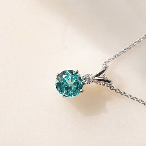 Zlatý přívěsek s kulatým lab-grown paraiba turmalínem a diamantem Marco
