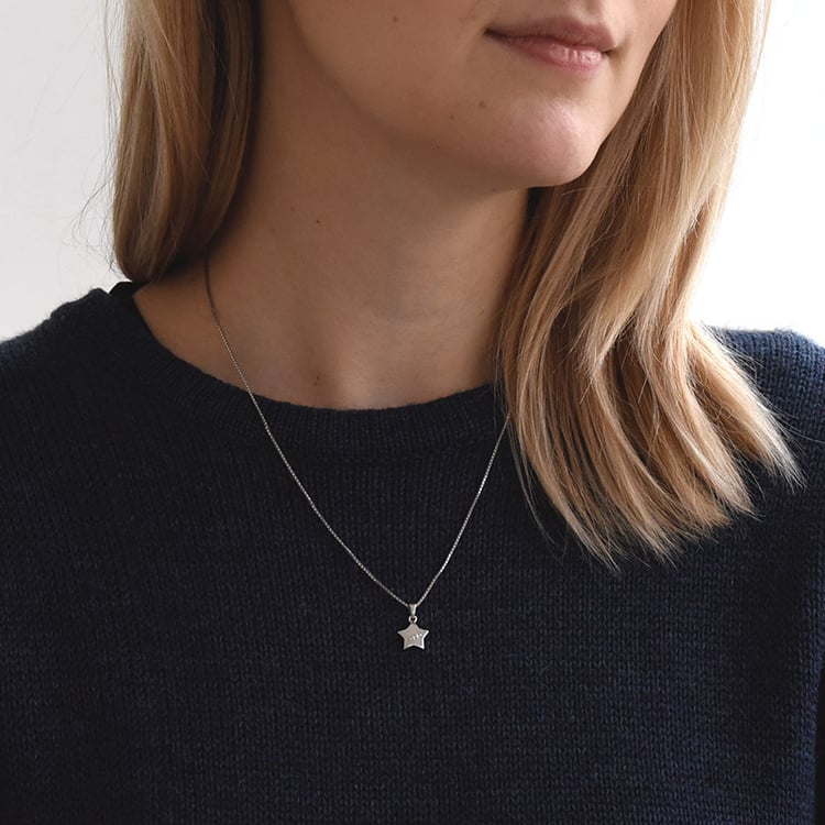 Náhrdelník ve tvaru hvězdy s diamantem 73061