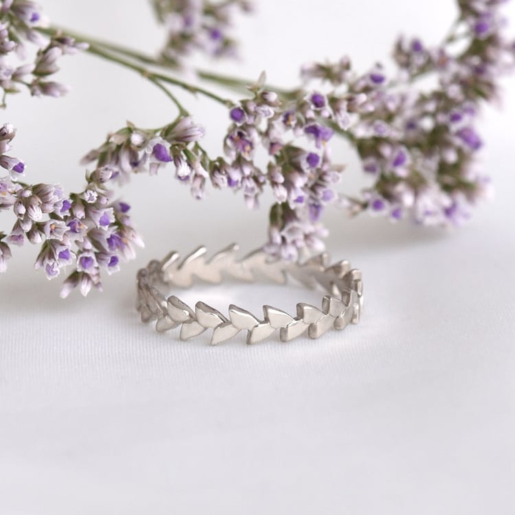 Romantický prsten ve tvaru lístečků 79789