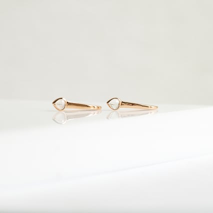 Visací náušnice s měsíčními kameny ve tvaru srdíček Levy