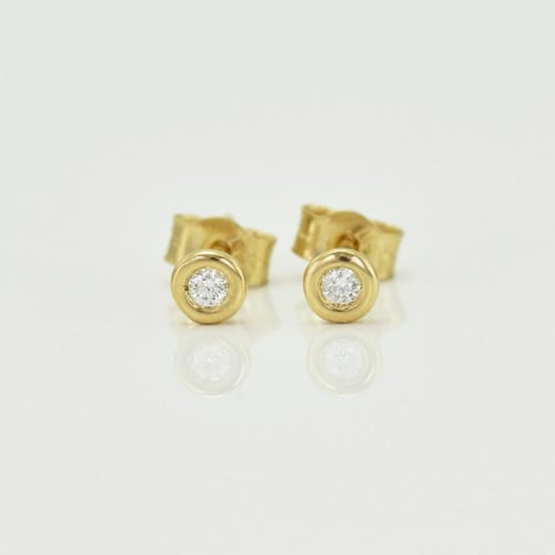 Bezel napichovací náušnice s 0.06ct diamanty Gelsey