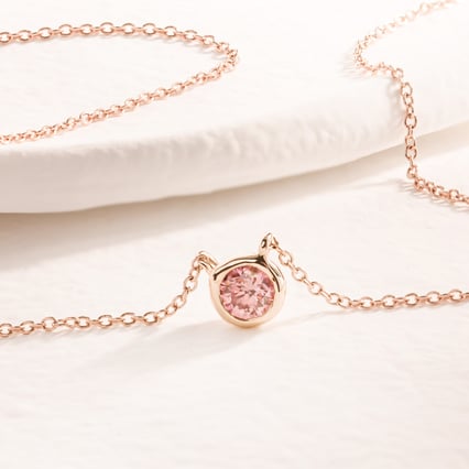 Bezel náhrdelník s IGI certifikovaným lab-grown růžovým diamantem Jonie