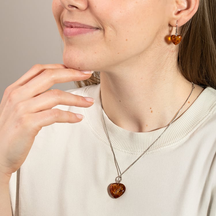 Stříbrná kolekce s jantary ve tvaru srdce Artu 150556