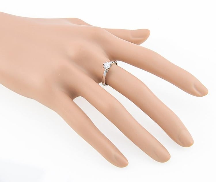 Prsten z 18k bílého zlata s 0.14ct IGI SI1 E diamantem Dally 3063