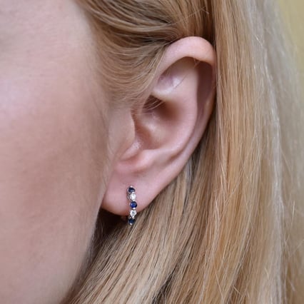 Kruhové náušnice s modrými safíry a diamanty Chay