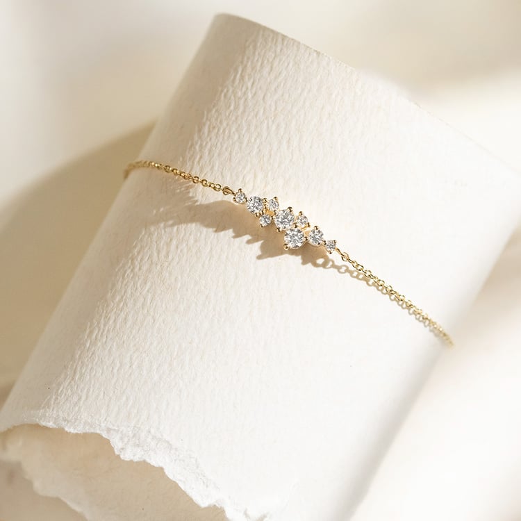 Minimalistický cluster náramek s lab-grown diamanty Kianna 161339