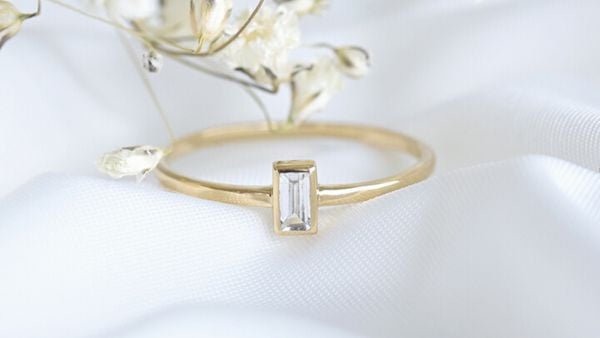 Tvar diamantu: baguette (bagetový)