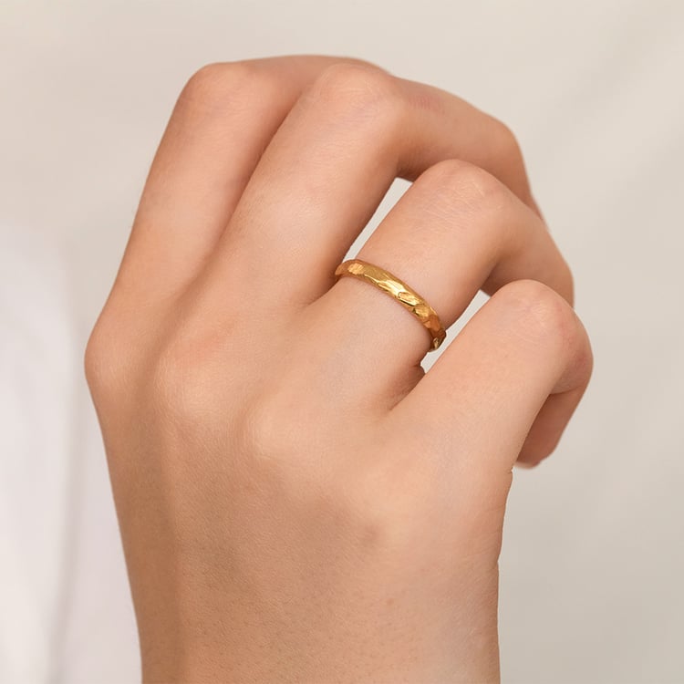 Tepané a škrábané snubní prsteny 158865