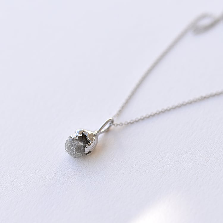 Zlatý přívěsek s nebroušeným diamantem 58359