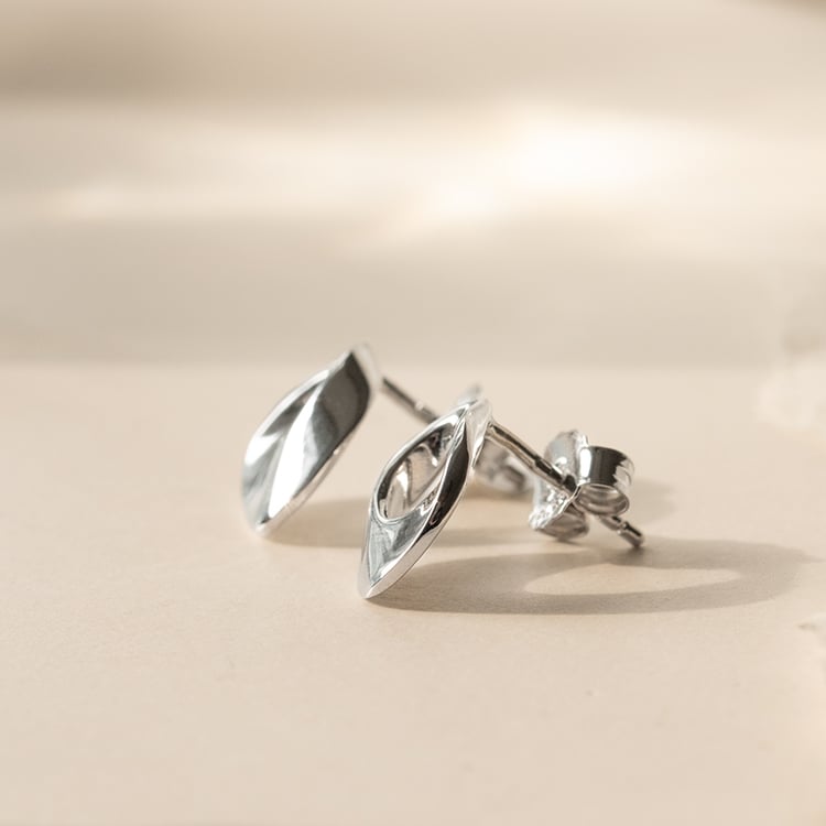 Elegantně tvarované stříbrné náušnice Shreya 138990