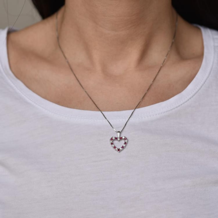 Srdíčkový zlatý náhrdelník s rubíny a diamanty 2719
