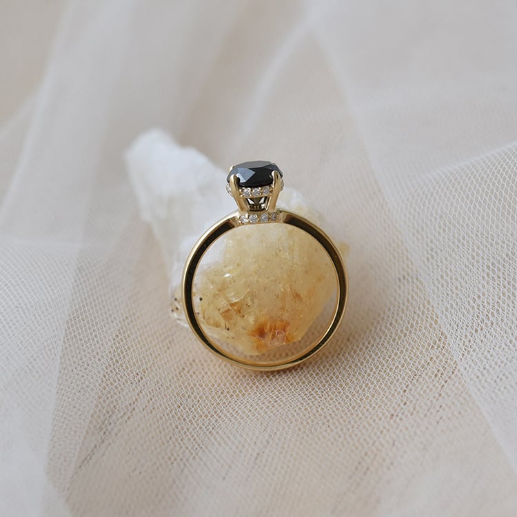 Zlatý prsten s diamantem 72237