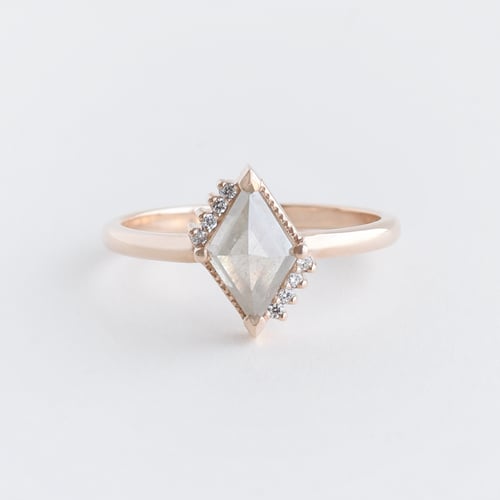 Prsten lozenge se salt and pepper diamantem a lab-grown diamanty Talley