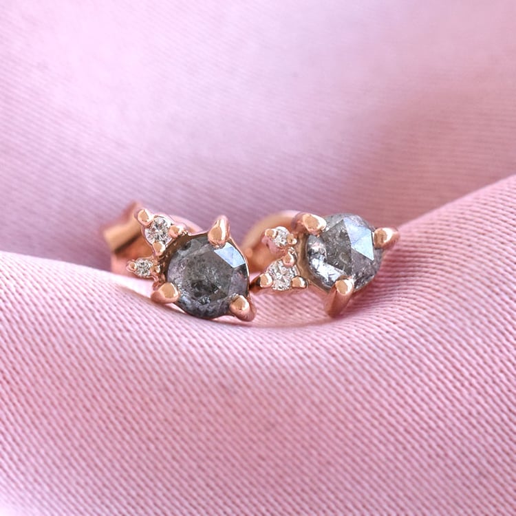 Cluster náušnice se salt and pepper diamanty 78905