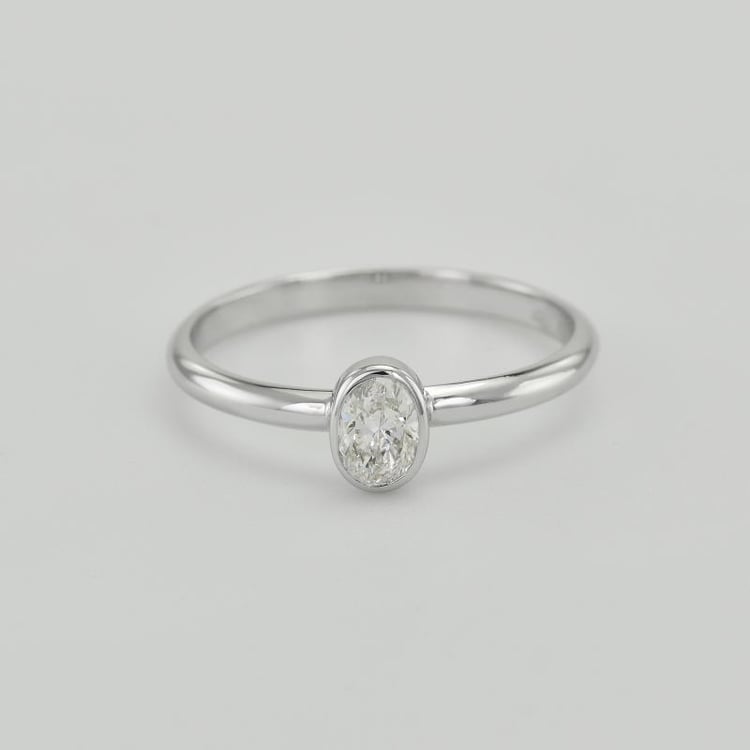 Prsten s oválným diamantem 37338