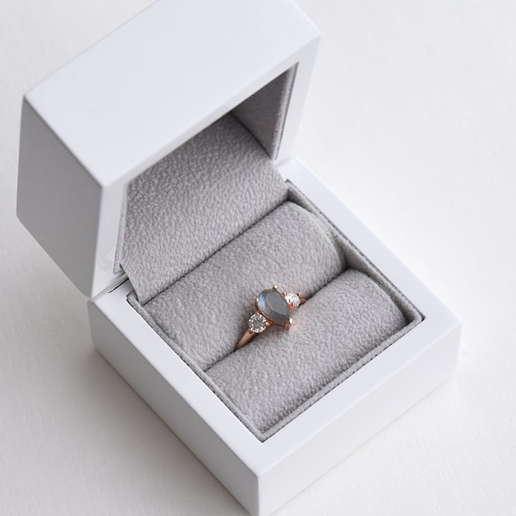 Prsten s labradoritem a moissanity 73732