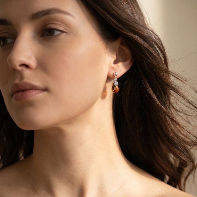 Stříbrné visací náušnice s jantarem Dana 166777